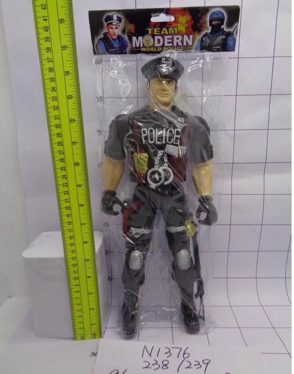 HOMBRE DE POLICIA EN FUNDA