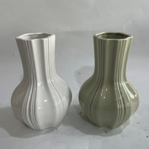 FLORERO DE CERAMICA 14X14X23CM